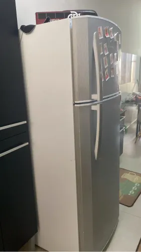 Vendo geladeira Frost Free funcionando perfeitamente