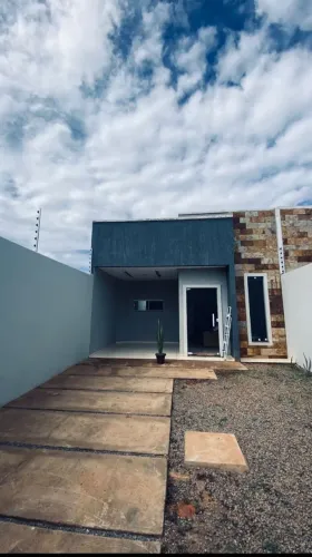 Casa nova com 3 quartos - suíte ampla