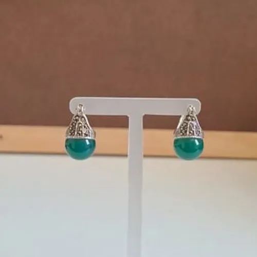 par de brinco de prata, com pedra ágata verde e marcassitas, com pino click.