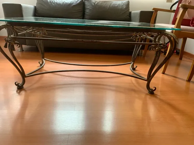 Mesa de centro ferro fundido e tampo de vidro