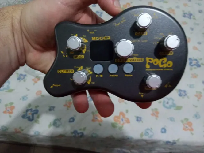 Mini pedaleira de efeitos Mooer Pogo Potable
