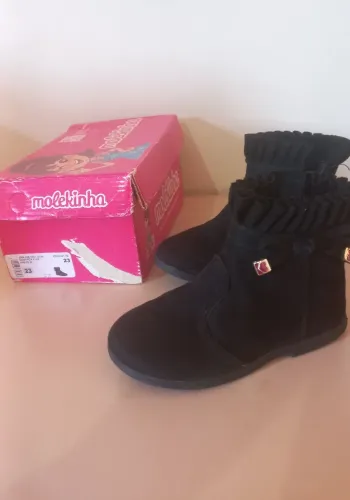 Bota preta de veludo infantil 