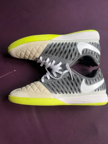 Lunar gato futsal
