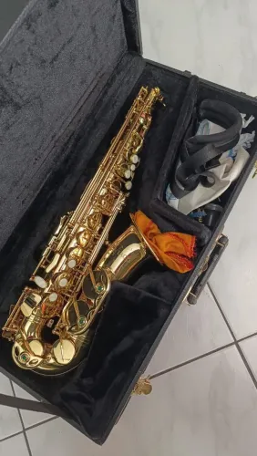 Saxofone -  semi novo