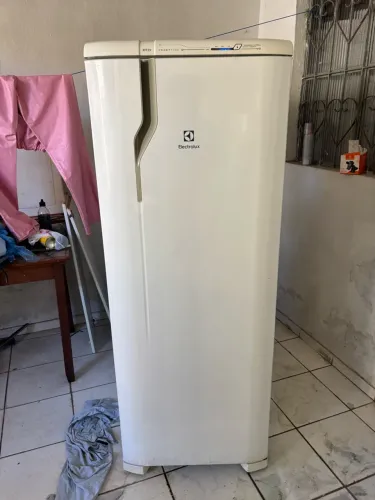 Geladeira Eletrolux Frost Free (Frete grátis)