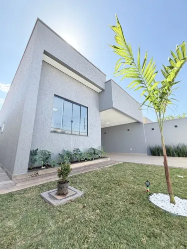 Casa 3 quartos, 1 suíte, 108m², sozinha no lote.