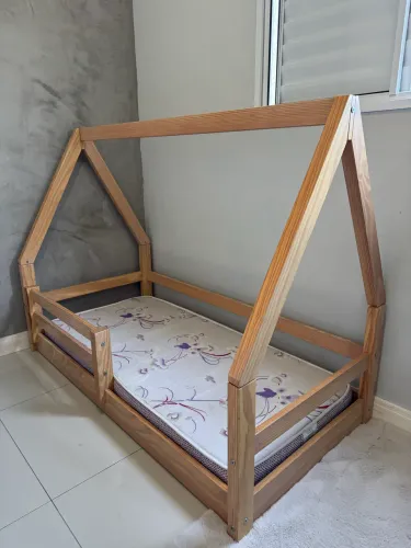 Cama Infantil Casinha Casa Tema com Colchão - Conservada