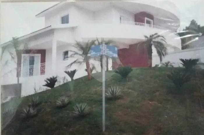 Casa à venda com 3 quartos, sendo 1 suíte, no condomínio Aruã, Mogi das Cruzes - SP