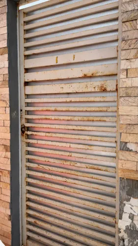 Vendo portão ferragem grossa bem conservados