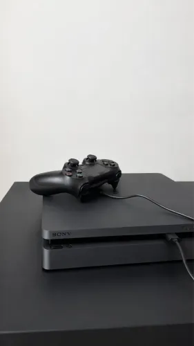 PS4 Slim 500gb + 2 controles e jogos mídia física 