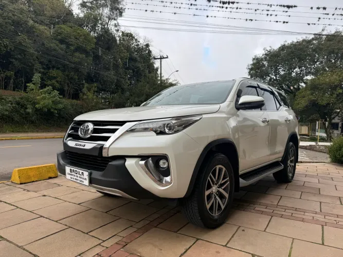 Toyota Hilux SW4 SRX 4X4 2.8 TDI 16V Dies. Aut. 2019