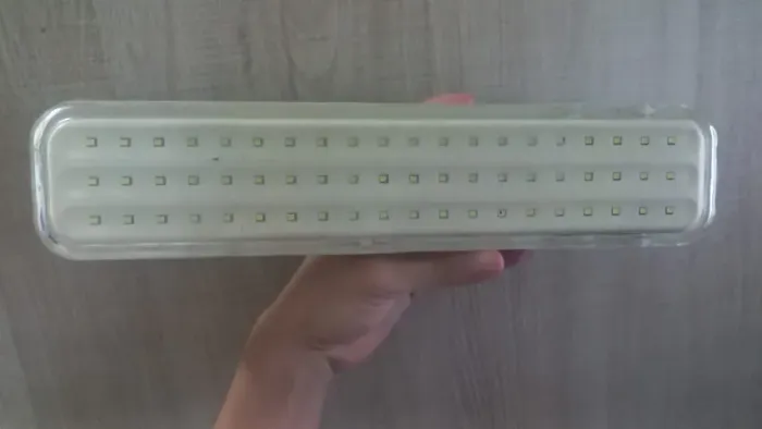 Luminária de emergência recarregável, modelo Mavrik 1021-A da marca Adir