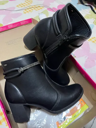 Vendo bota nunca usada