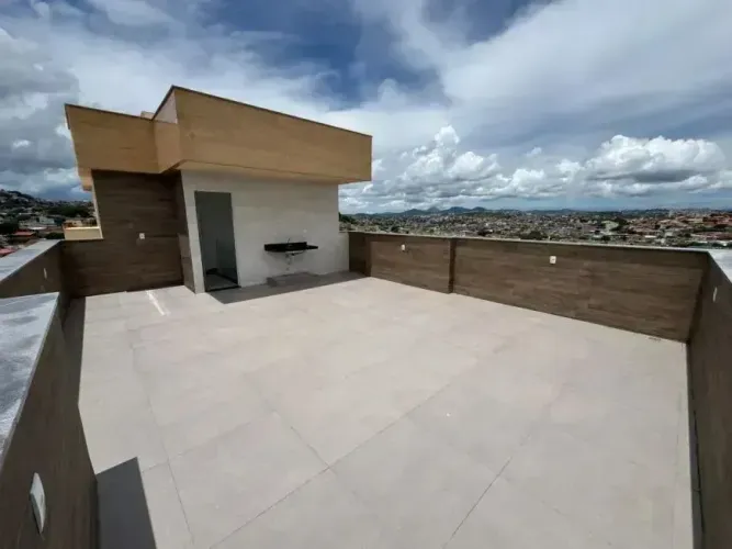 Cobertura com 3 Quartos e 3 banheiros à Venda, 140 m² por R$ 650.000