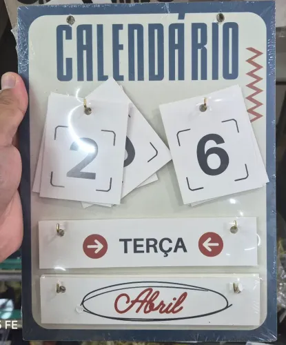 CALENDARIO DECORATIVO EM MADEIRA 25X19CM