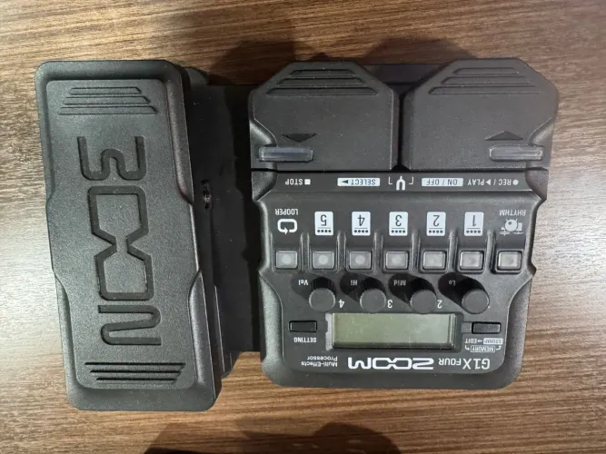 Pedaleira Zoom G1X Four