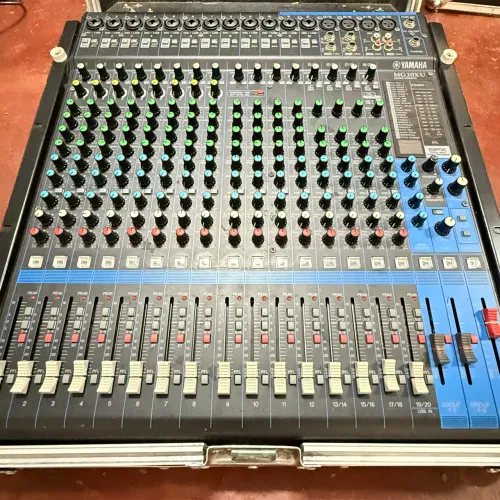 Mesa de Som YAMAHA MG 20XU