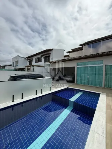 Casa de Alto Padrão à Venda em Condomínio Fechado  5 Quartos, 4 Suítes