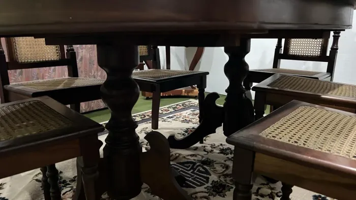 Mesa madeira e cadeiras tela  maciça antiguidade 