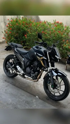 Yamaha FZ25 verde muito nova.