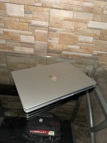 MacBook Air M2 256GB / 8GB RAM - 95% Bateria - Estado de Novo / Impecável