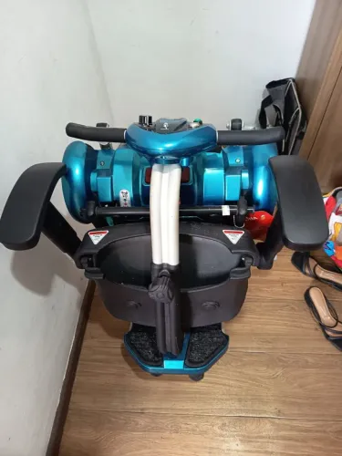 Vendo Scooter pouco usada.