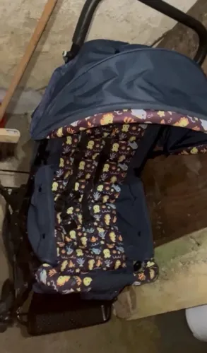 Carrinho de bebê seminovo todo bom meu bebê quase Nei chegou usei umas 5 vezes 