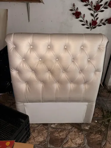 Cabeceira cama solteiro com pequena avaria PRA SAIR RÁPIDO