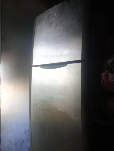 Vende-se uma geladeira sem o gás é o único problema dela por isso esse valor