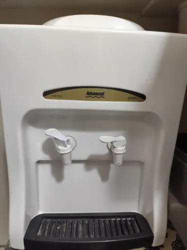 Bebedouro de água gelada 110v, sem galão.