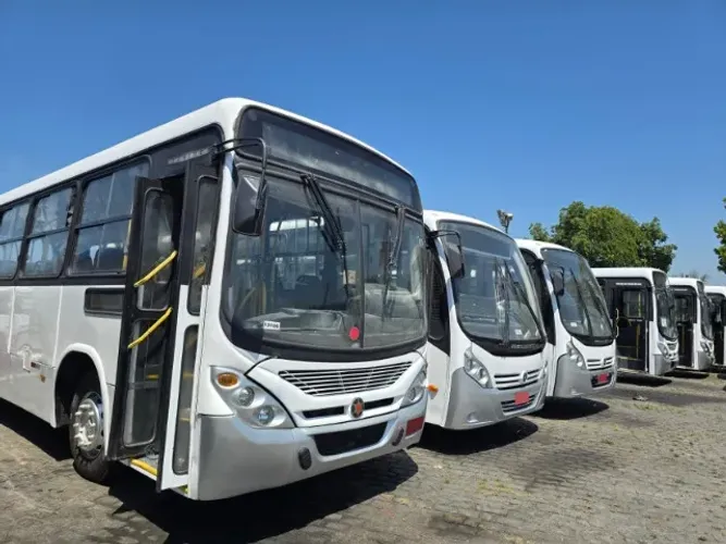 Ônibus Neobus Spectrum City MBB OF 1519 e Marcopolo Torino MBB OF1721