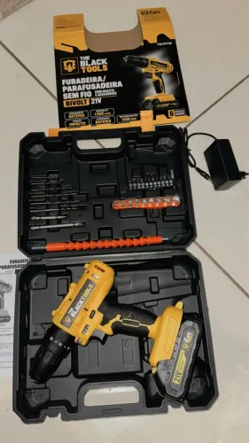 Parafusadeira black tools 21 v com maleta