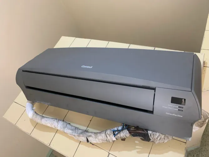 Ar-condicionado Split Consul 12.000 BTUs 220 V - Funcionando perfeitamente