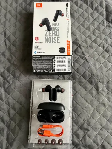 JBL TUNE 230NC novo na caixa, com case, cabos e ponteiras