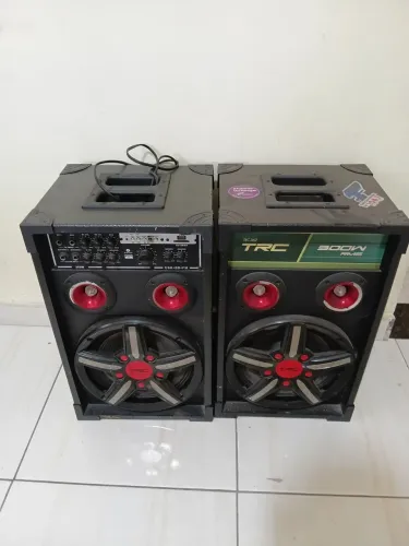 Caixas de som trc 362 300w cada