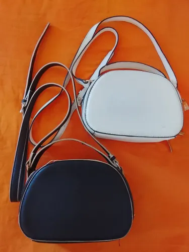Kit 2 Bolsas pequenas ( em bom estado) por 45,00
