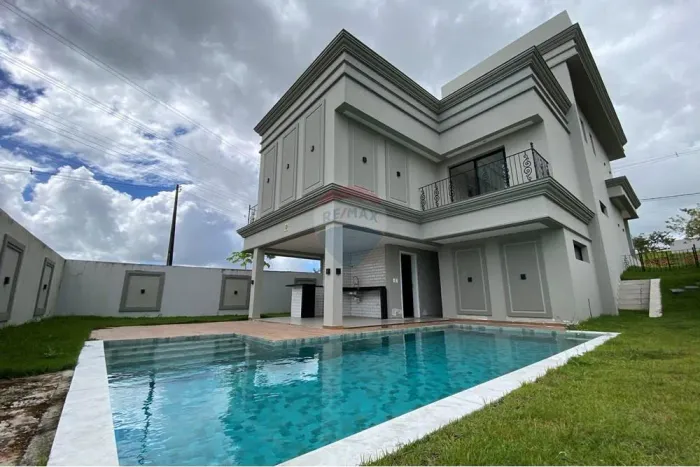 Casa com 4 quartos em Alphaville 2 - 250m²