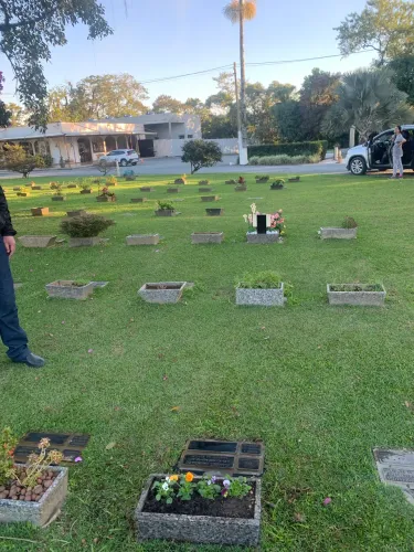 Vendo terreno no cemitério Jardim das flores 