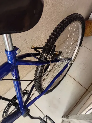 Vendo uma bicicleta nova