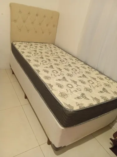 VENDO CAMA BOX SOLTEIRO. ( BASE+ COLCHÃO + CABECEIRA)