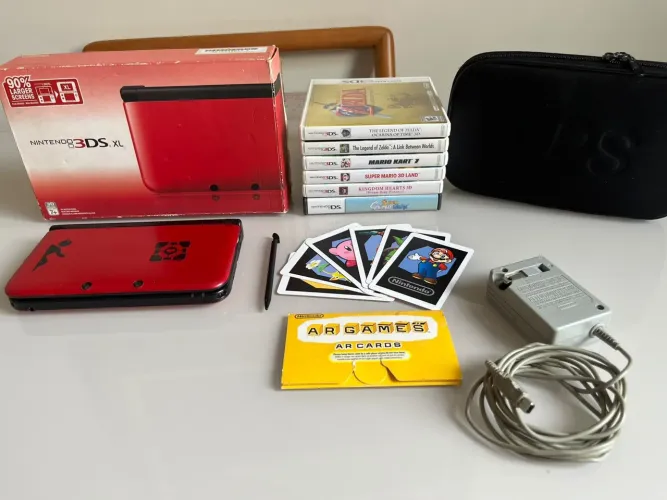 Nintendo 3DS XL + 3 Zeldas, Mario Kart 7, Mario 3D Land, New Super Mario Bros 2 + outros.