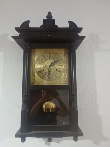 Relógio de Mesa Antigo Silco com Pêndulo Dourado - Elegante e Decorativo