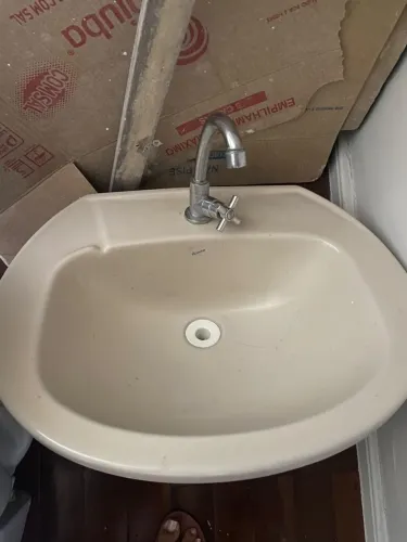 Vendo lavatório com coluna