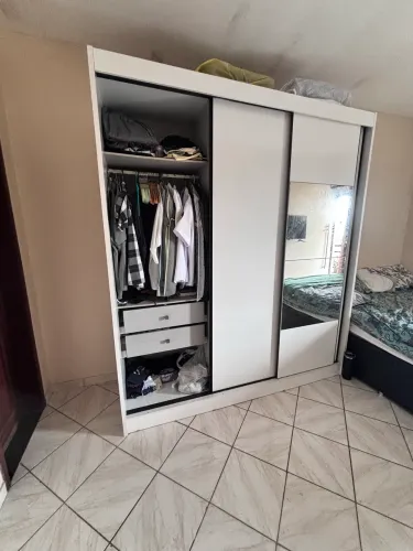 Vendo guarda roupa Novo horizonte H: 2,365m , L: 2,082m, P: 0,555m