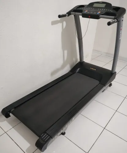 Esteira Kikos Ts5168 (3hp - 150kg - 18km/h) - Ótimo Estado Preto 127v (Usado)