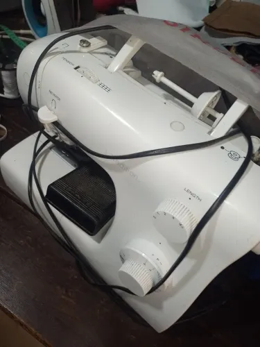 Vendo máquina de costura semi nova