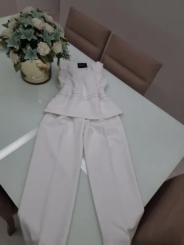 Conjunto branco em tecido