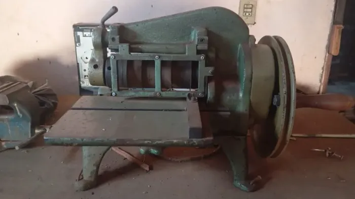Maquina de cortar couro em tiras