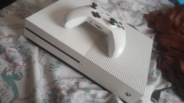 Xbox one S 1TB/ Leia a Descrição!!!