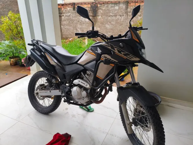 Vende-se ou troco XRE 300 Adventure, ano 2023